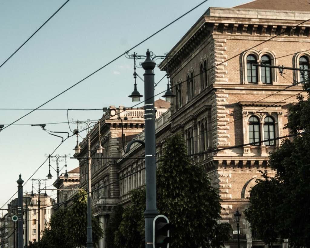Huszonkét év után megszűnik a Budapesti Corvinus Egyetemhez tartozó nyelvvizsgaközpont, az októberi vizsgákat sem tartják már meg. HOGYAN TOVÁBB? >>>