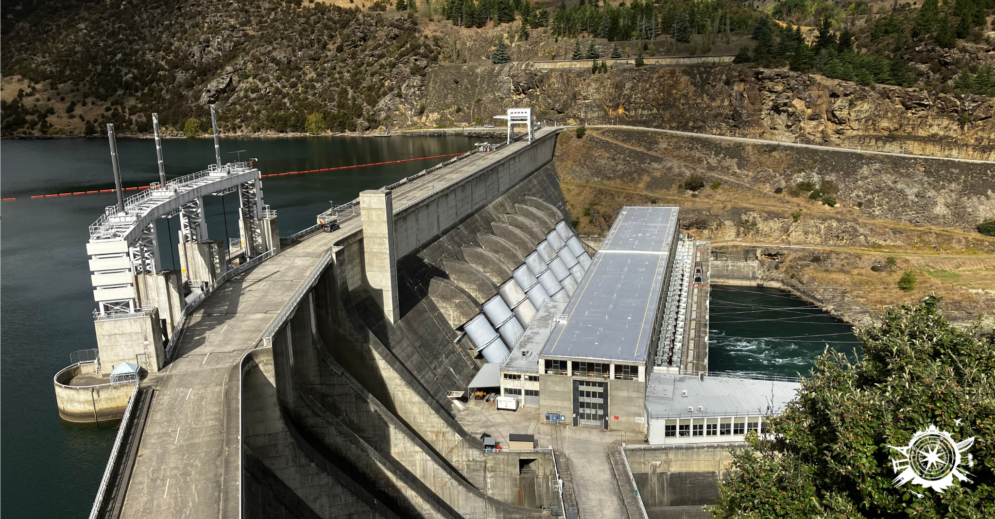 Megújuló energiaforrás akad bőven Új-Zélandon. Nem csak geotermikus, hanem vízenergia is. VÍZERŐMŰVEK SZERELMESEI, GYERTEK!