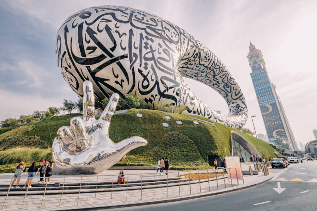 A jövő városa sok honfitársunk álma. Vonzó desztináció, külföldiként maga a megtestesült álom. MINDEN AMI DUBAI!