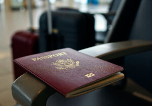 🇬🇧 Brit kettős állampolgár vagy? 2026. febr. 25-től kötelező a brit útlevél a hazatéréshez! Intézd el időben az okmányaidat!