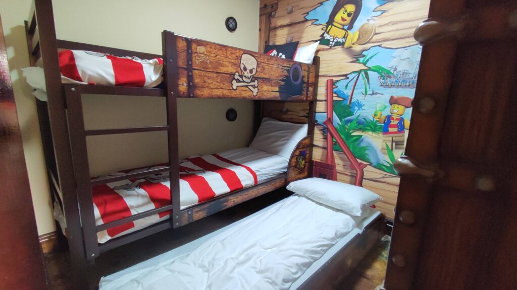 A leégett műhelytől a világ legmenőbb vidámparkjaiig! 🧱 Fedezd fel a legjobb helyszíneket Dániától Dubajig és tervezz családi kalandot! 🌍✨