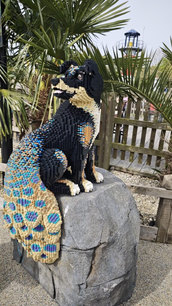 A leégett műhelytől a világ legmenőbb vidámparkjaiig! 🧱 Fedezd fel a legjobb helyszíneket Dániától Dubajig és tervezz családi kalandot! 🌍✨